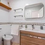 New 2nd Corner Center Ideal For Groups